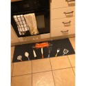 Килим за кухня тип пътека който се състои от 2 части има дизайн КУХНЕНСКИ ПРИБОРИ